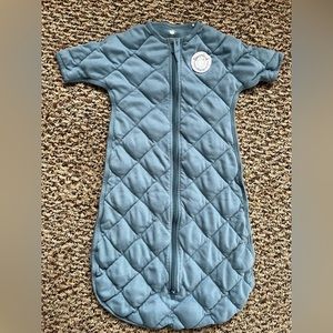 Like New! Used Dreamland Baby transitional weighted swaddle, 6-9 Months